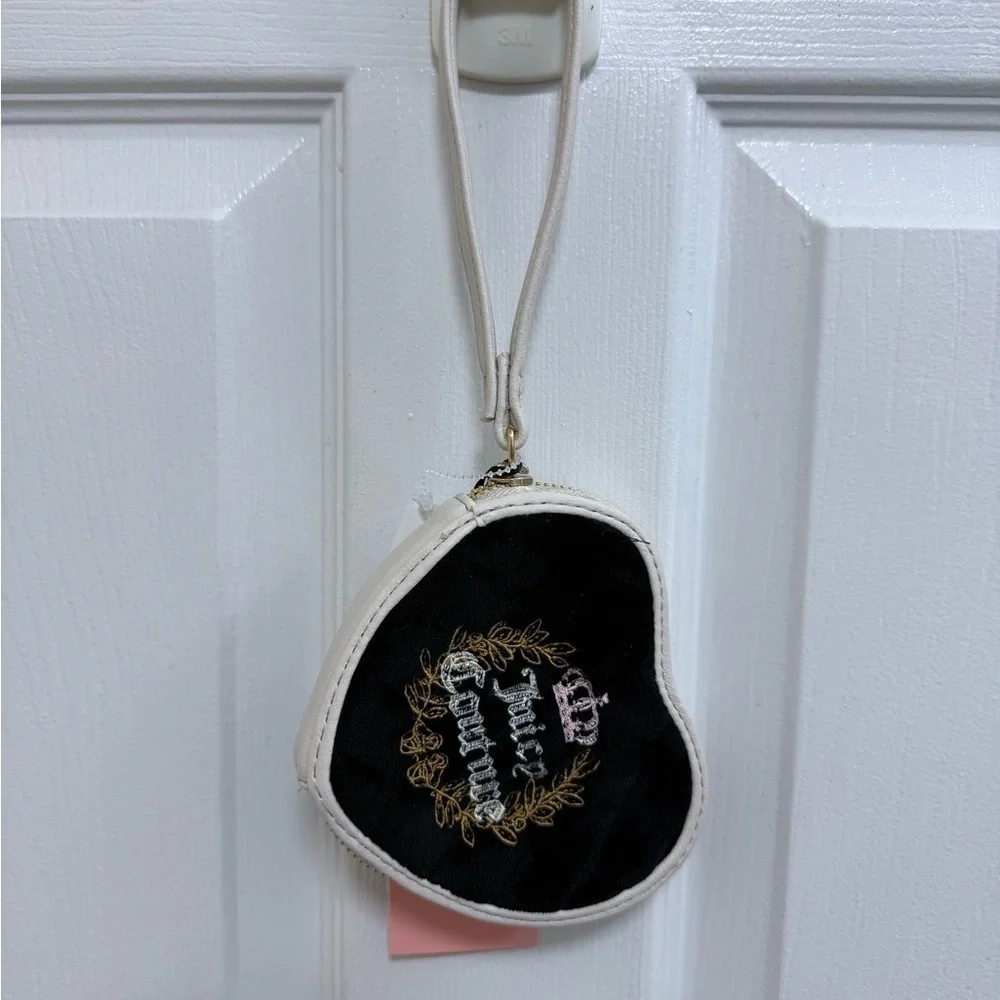 NWT Juicy Couture “Royal Couture” Black and White Heart-Shaped Zip Around
